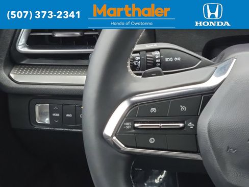 Used 2025 Chevrolet Traverse LT image 26