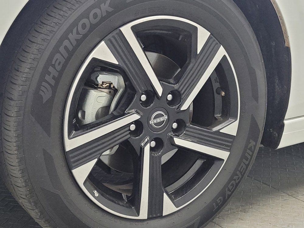 Used 2025 Nissan Sentra SV FWD image 31