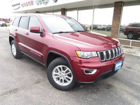 Used 2018 Jeep Grand Cherokee Laredo AWD/4WD image 4