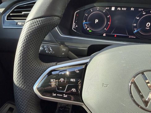 Used 2024 Volkswagen Tiguan SEL R-Line image 30