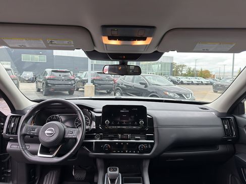 Certified 2024 Nissan Pathfinder SV image 28