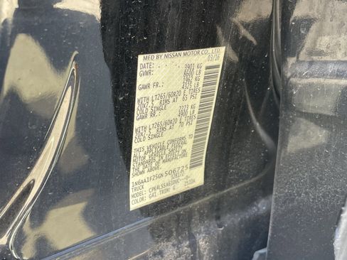 Used 2016 Nissan Titan SV image 12