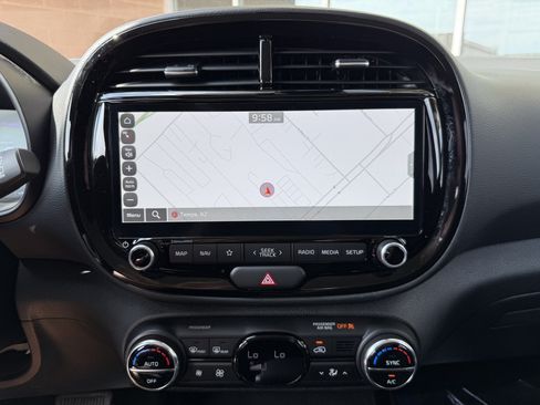 Used 2025 Kia Soul S FWD image 21