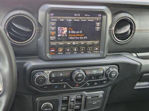 Used 2022 Jeep Wrangler Unlimited Sahara AWD/4WD image 15