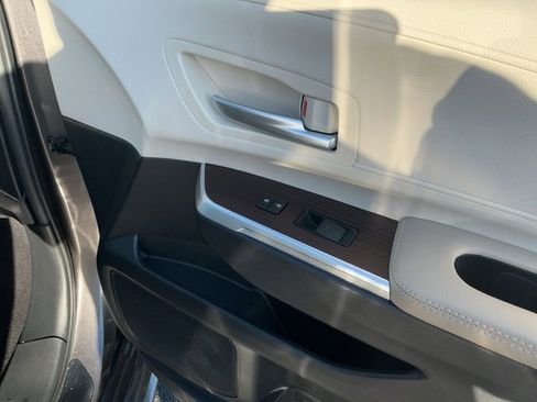 Used 2024 Toyota Sienna XLE image 23