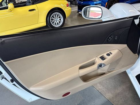 Used 2006 Chevrolet Corvette Coupe w/ Preferred Equipment Group RWD image 37