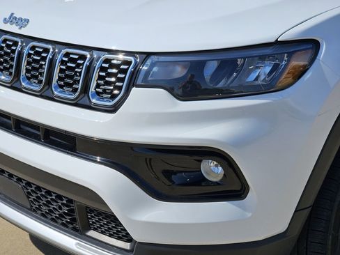 Used 2025 Jeep Compass Limited AWD/4WD image 12