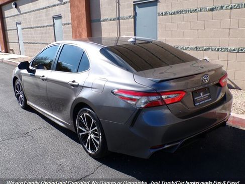 Used 2019 Toyota Camry SE image 6