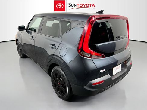 Used 2022 Kia Soul LX image 6