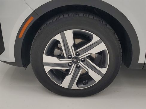 Used 2022 Kia Sorento SX Prestige w/ Panoramic Sunroof Package image 8