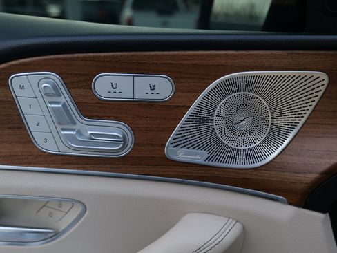 Used 2021 Mercedes-Benz GLE 350 4MATIC w/ AMG Line Exterior image 13