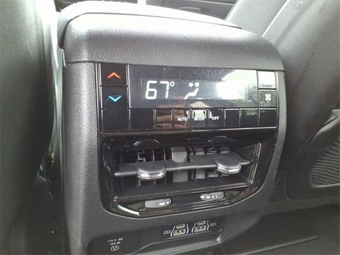 Used 2024 Jeep Grand Cherokee L Laredo image 10