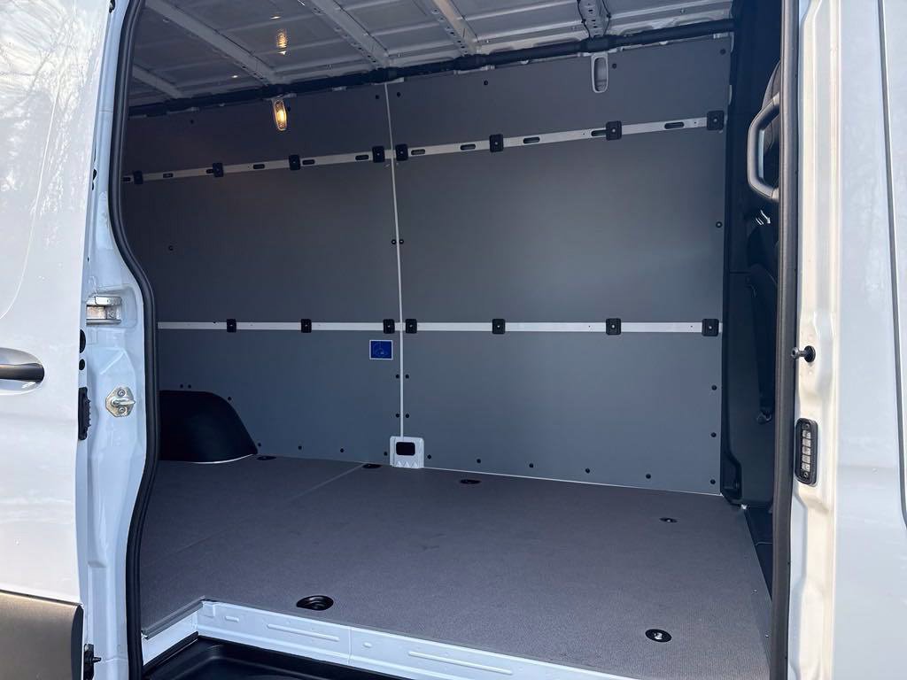 Used 2024 Mercedes-Benz Sprinter 3500 image 26