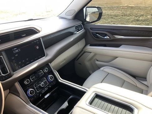 Used 2022 GMC Yukon XL Denali image 14