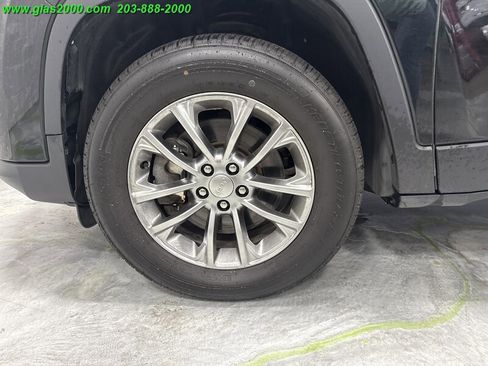 Used 2019 Jeep Cherokee Latitude Plus w/ Cold Weather Group image 16