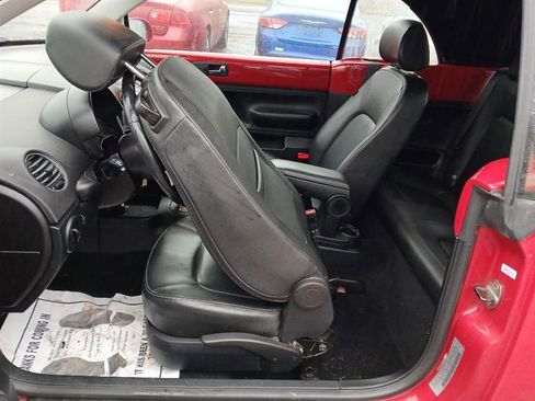 Used 2009 Volkswagen Beetle S image 8