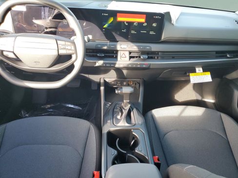 New 2025 Kia K4 FWD image 11