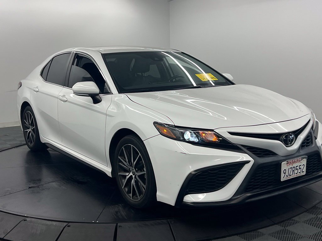 Used 2024 Toyota Camry SE w/ Blackout Package (TMS) FWD image 3