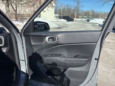 Certified 2023 Hyundai Venue SE w/ Cargo Package image 34