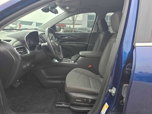 Used 2022 Chevrolet Equinox LT w/ Driver Convenience Package image 9