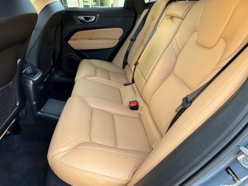 Used 2023 Volvo XC60 T8 Ultimate image 32