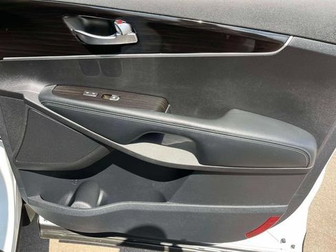Used 2019 Kia Sorento FWD V6 image 23