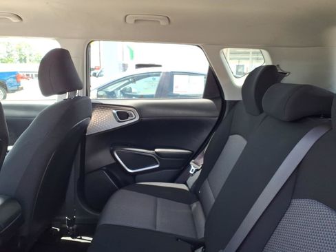Used 2024 Kia Soul LX w/ Option Group 015 FWD image 9