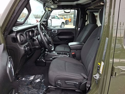 Used 2021 Jeep Gladiator Sport image 14