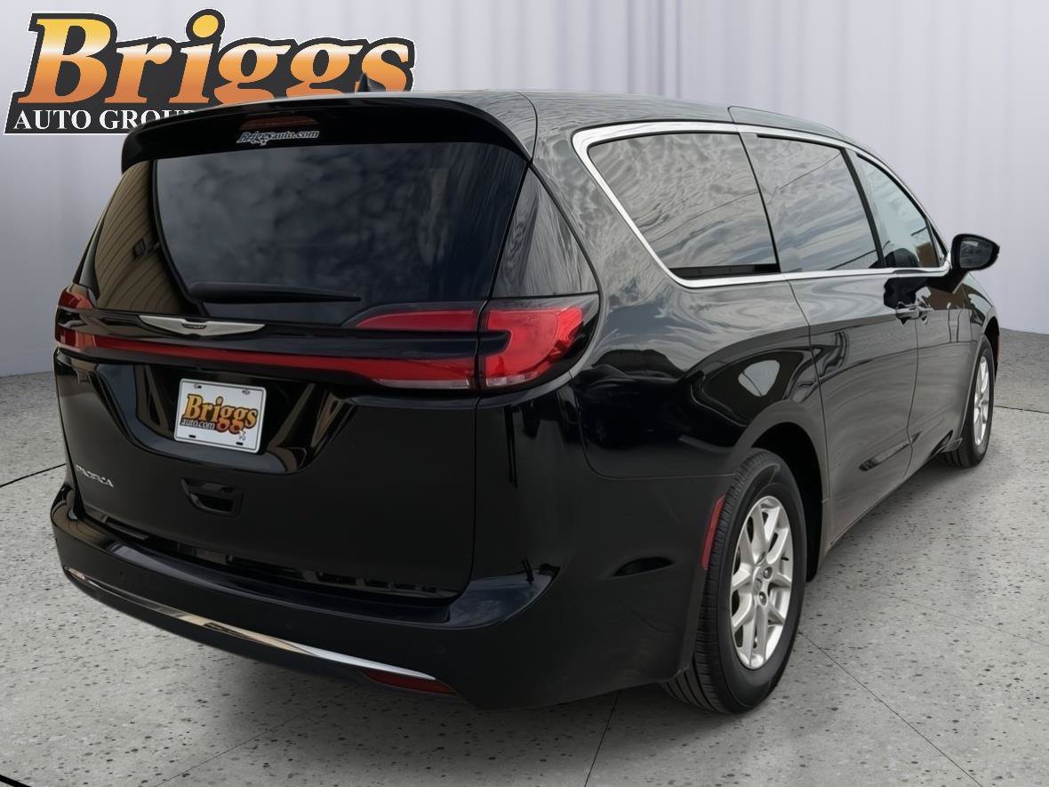 Used 2025 Chrysler Pacifica Select FWD image 5