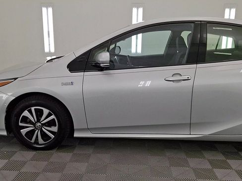 Used 2018 Toyota Prius Prime Advanced image 9