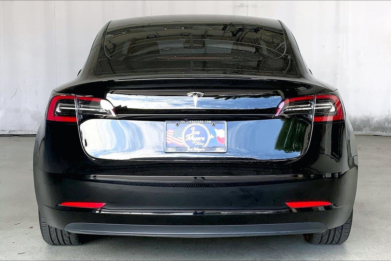 Used 2023 Tesla Model 3 Standard Range RWD image 4
