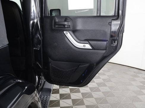 Used 2016 Jeep Wrangler Unlimited Sahara w/ Connectivity Group AWD/4WD image 22