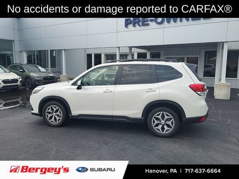 Used 2024 Subaru Forester Premium AWD/4WD image 2