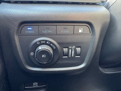 Certified 2025 Jeep Grand Cherokee Overland AWD/4WD image 36