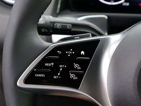 New 2025 Mercedes-Benz GLB 250 4MATIC image 32