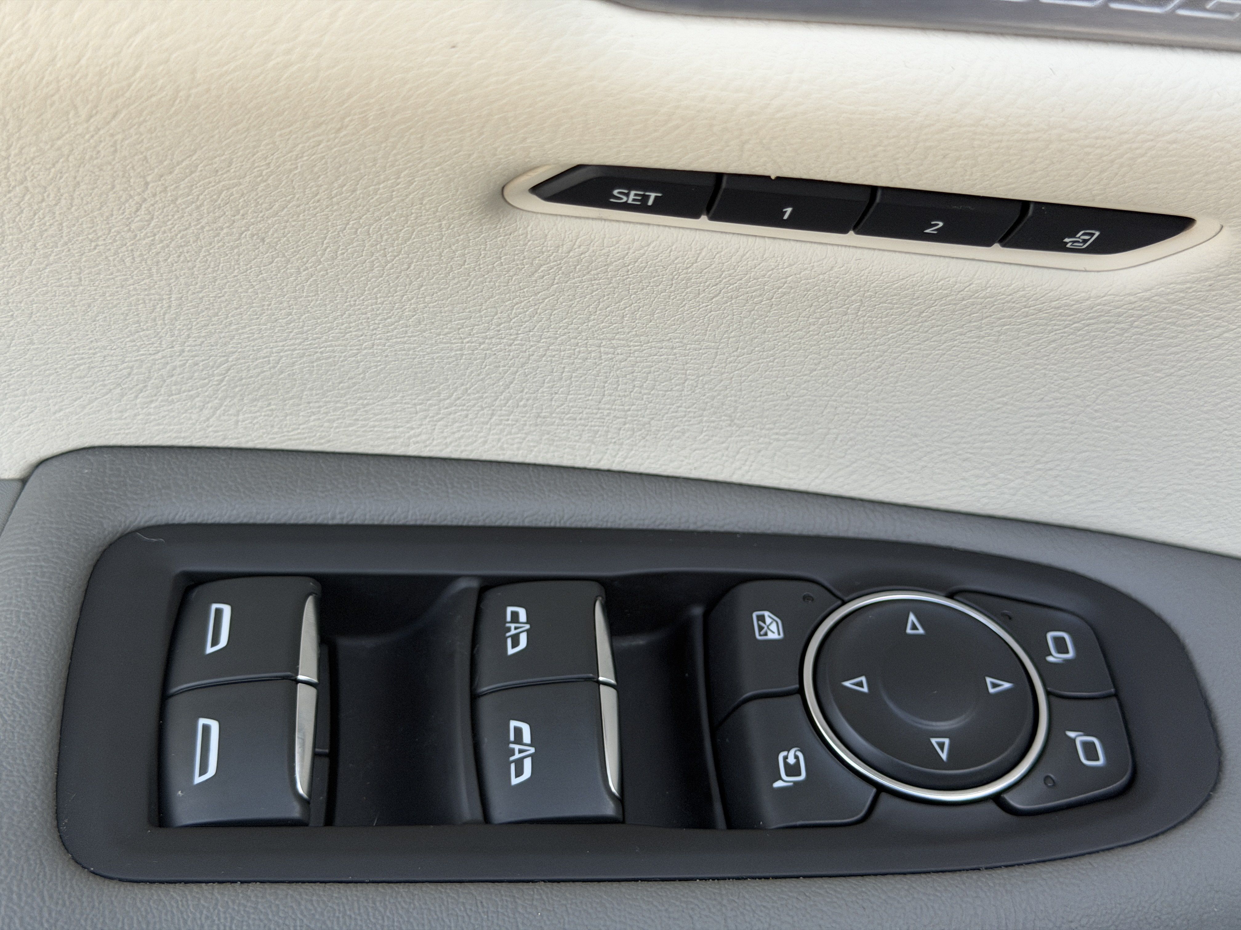 Certified 2023 Cadillac XT5 Premium Luxury FWD image 17