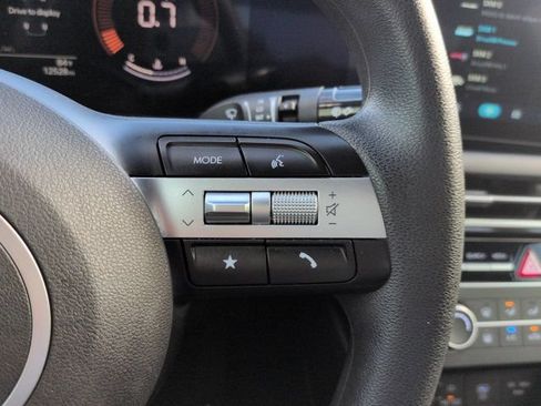 Used 2025 Hyundai Santa Cruz SE FWD image 23