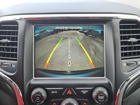 Used 2018 Jeep Grand Cherokee Altitude RWD image 18