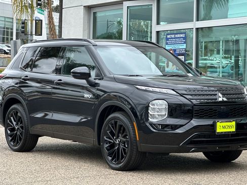 New 2025 Mitsubishi Outlander SEL image 2