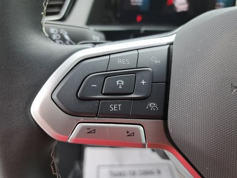 Used 2024 Volkswagen Atlas Cross Sport SE FWD image 17