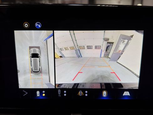 Used 2025 Chevrolet Equinox LT w/ Convenience Package II image 29