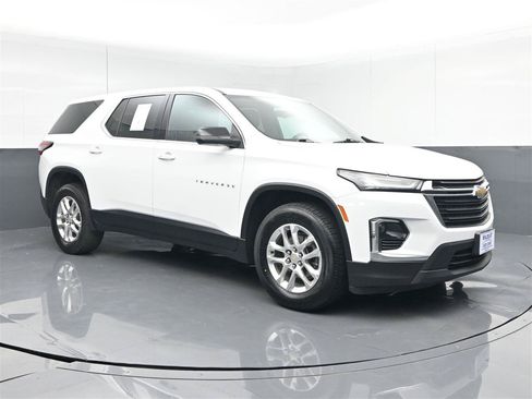 Used 2022 Chevrolet Traverse LS FWD image 3