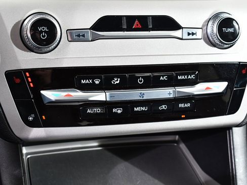 Used 2022 Ford Explorer XLT w/ Equipment Group 202A image 30