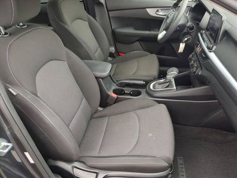 Used 2022 Kia Forte LXS FWD image 19