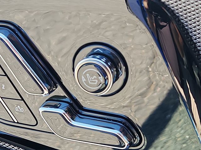 Certified 2025 Cadillac Optiq Luxury 2 AWD/4WD image 25