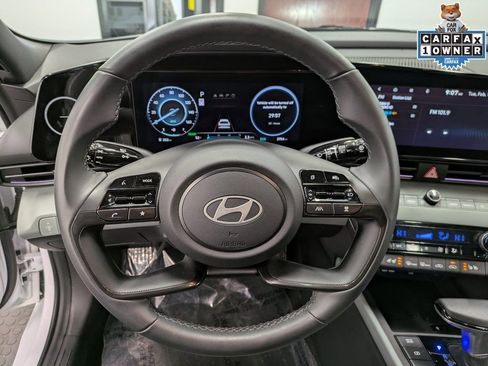 Used 2025 Hyundai Elantra Limited image 21