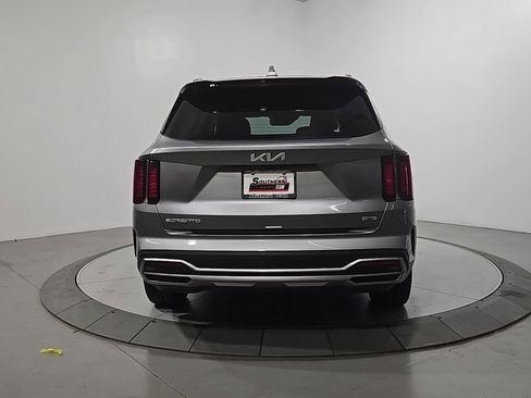 Used 2023 Kia Sorento EX image 4