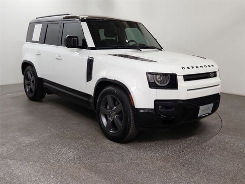 Used 2025 Land Rover Defender 110 X-Dynamic SE image 14