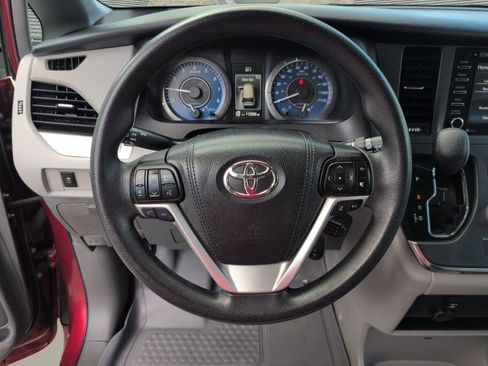 Used 2018 Toyota Sienna LE FWD image 9