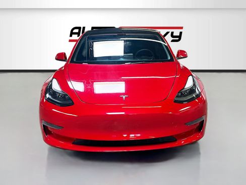 Used 2023 Tesla Model 3 Standard Range image 2